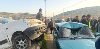Adıyaman'ın Besni ilçesinde otomobil ile hafif ticari araç çarpışması: 1 yaralı