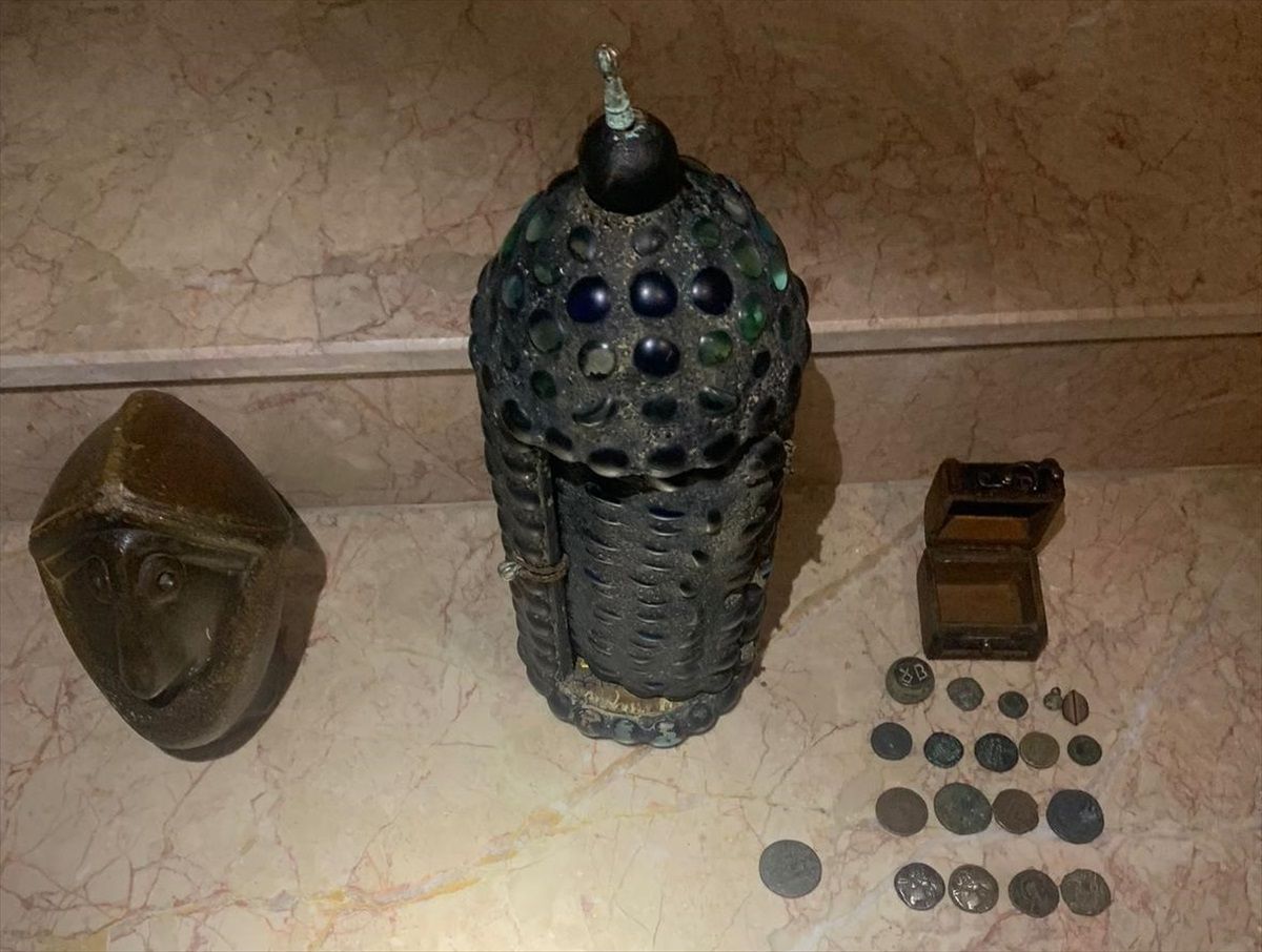Hatay\'da Kavga İhbarına Gidilen Evde Tarihi Eserler Ele Geçirildi