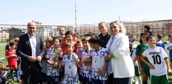 Bursa Büyükşehir Belediyesi İlkokul Futbol Şenliği Sona Erdi