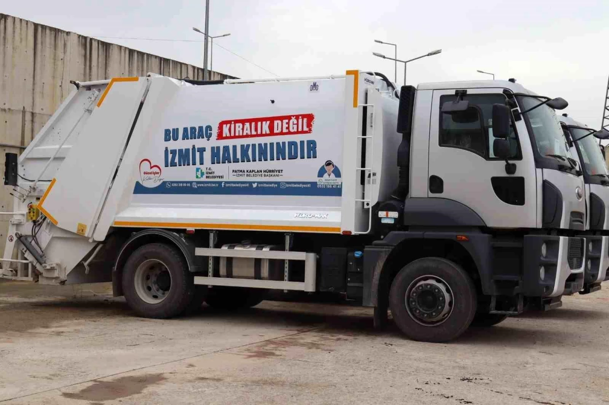 İzmit Belediyesi Filosuna 4 Yeni Çöp Kamyonu Ekledi