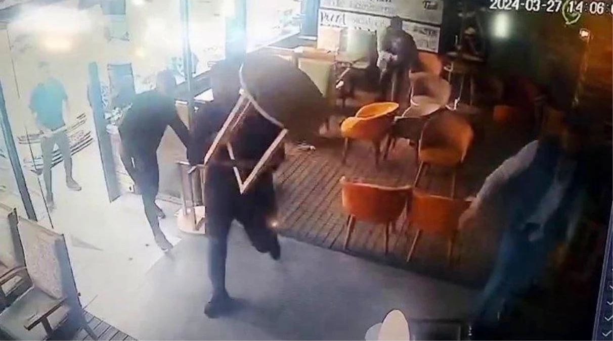 Antalya\'da Kafe Ortakları Arasında Çıkan Kavgada 25 Kişi Adliyeye Sevk Edildi