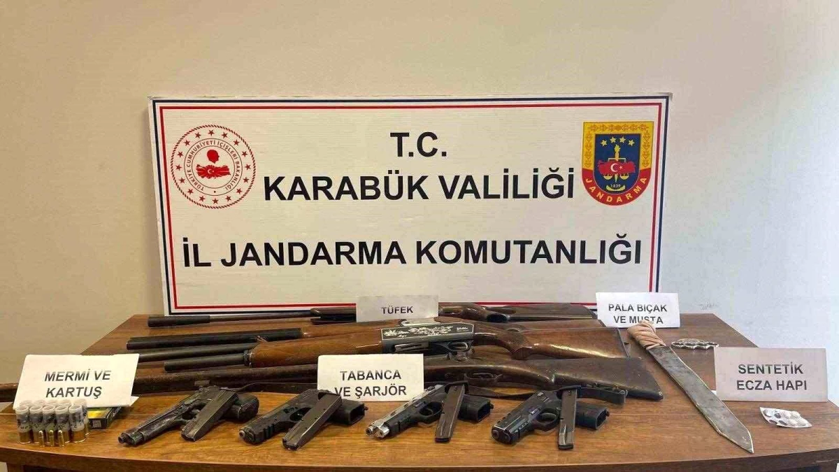 Karabük\'te yapılan adli aramada çok sayıda silah ele geçirildi