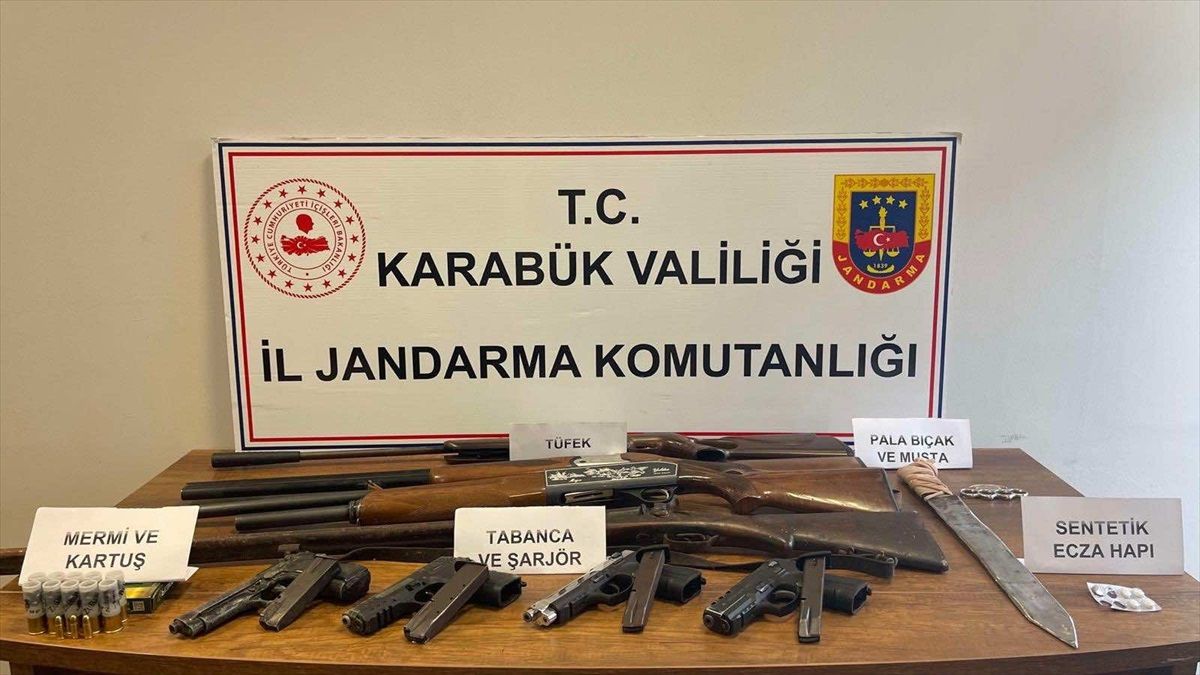 Karabük\'te Operasyonda Ruhsatsız Tabanca ve 3 Av Tüfeği Ele Geçirildi