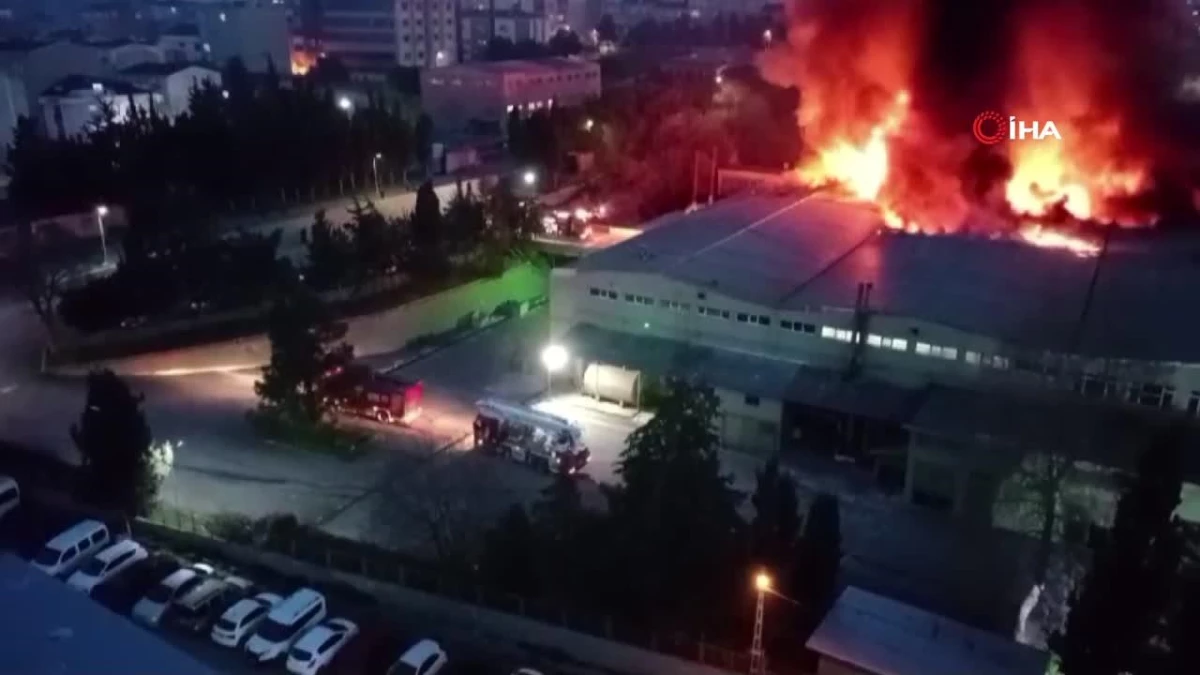 Küçükçekmece\'de tekstil fabrikasının deposunda korkutan yangın