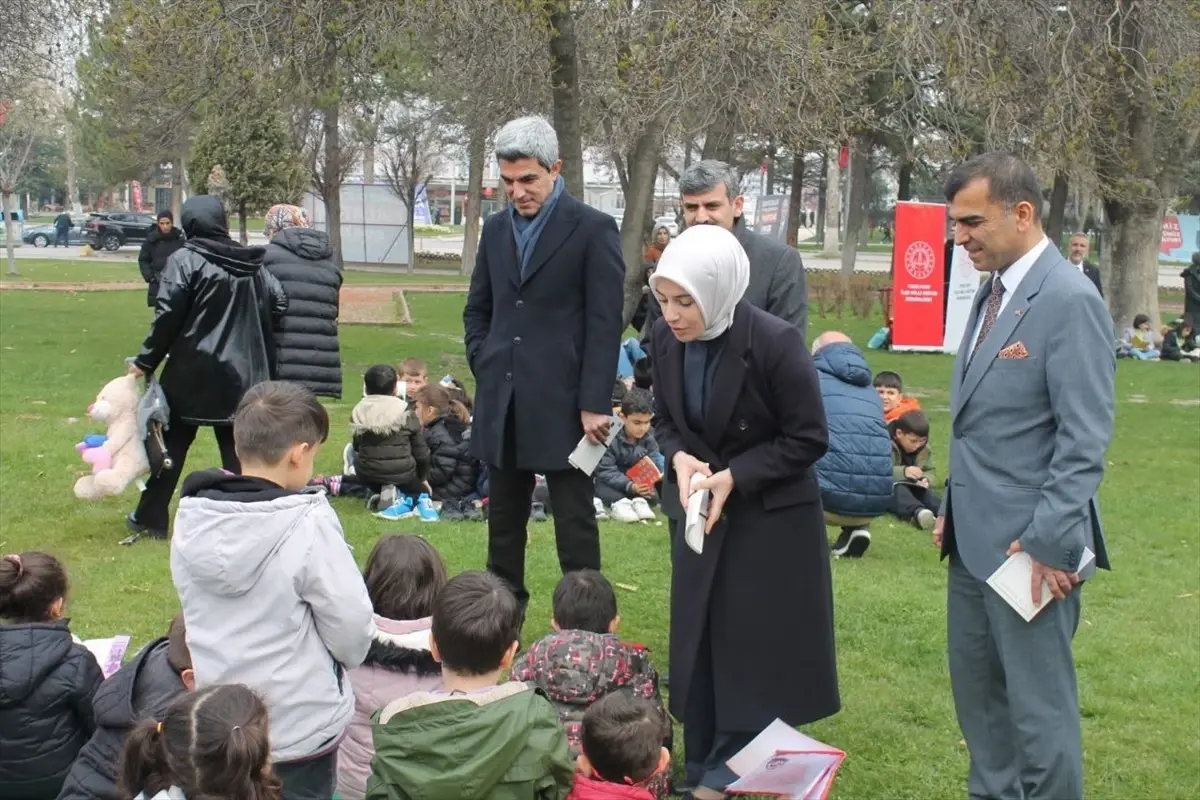 Malatya\'da 2 Bin Öğrenci Kütüphaneler Haftası Etkinliğinde Kitap Okudu