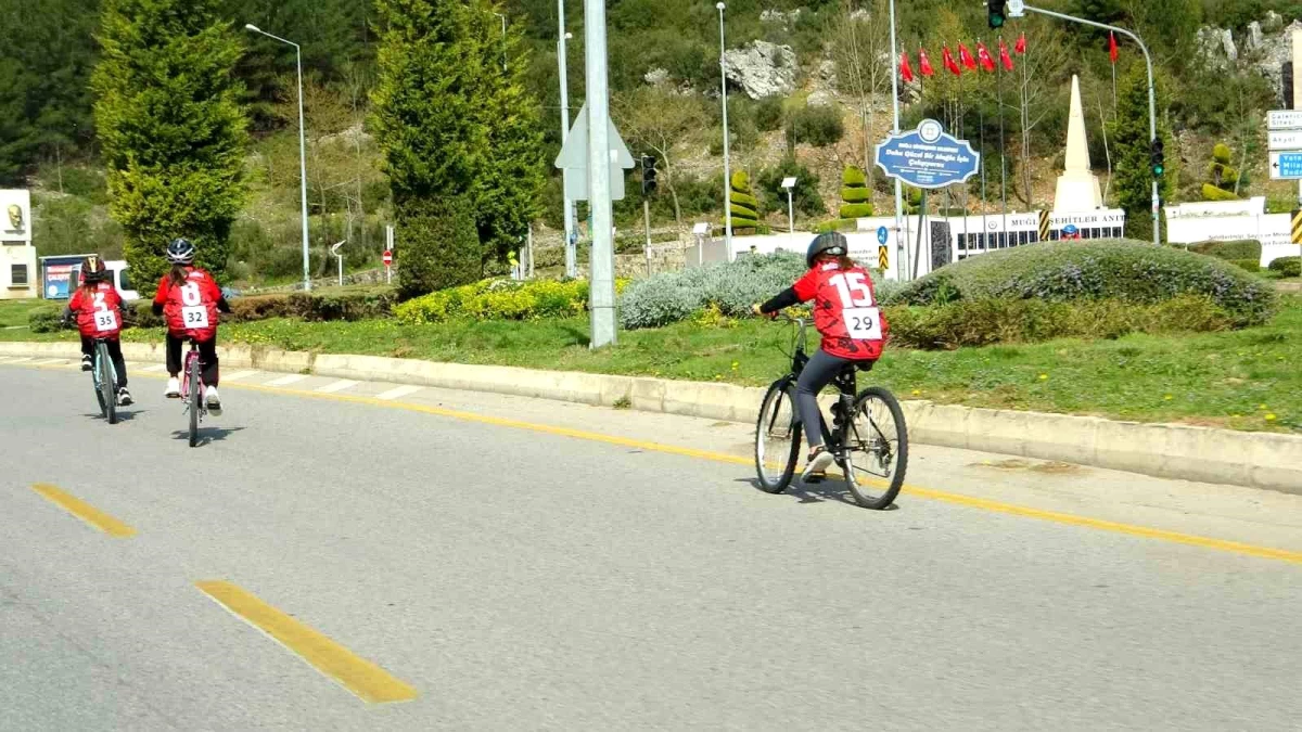 Muğla\'da Okullar Arası Bisiklet Yarışı Gerçekleştirildi