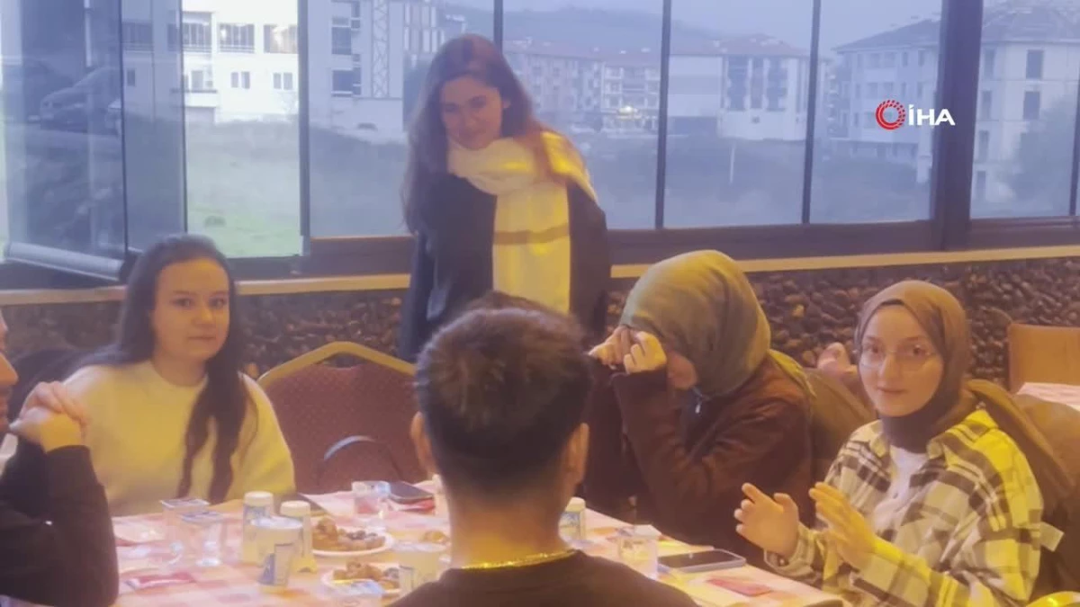 Öğrenciler Hatay\'daki kardeşleri için iftar sofrası kurdu