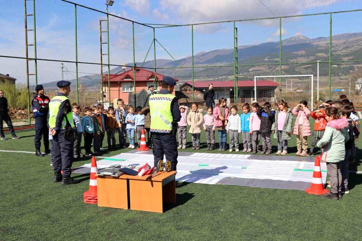 Bilecik\'te \'Okulumda Güvendeyim\' projesiyle 176 öğrenciye eğitim verildi