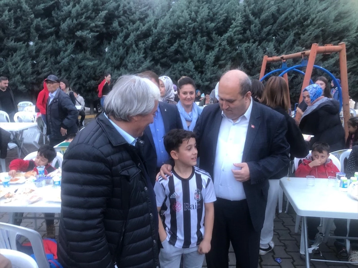Osmaneli\'de Kaymakam ve Belediye Başkanı Vatandaşlarla İftarda Buluştu