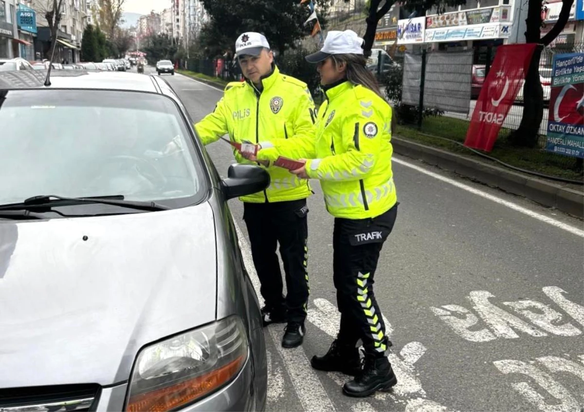 Samsun\'da Polis Ekipleri Trafik Bilgilendirme Çalışması Yaptı