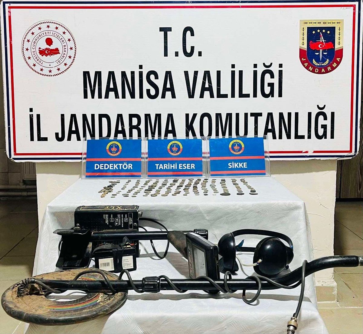 Sardes Antik Kenti\'nde Dedektörle Arama Yapan Şüpheli Yakalandı