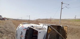 Sivas'ın Şarkışla ilçesinde kamyonet devrildi, 3 kişi yaralandı