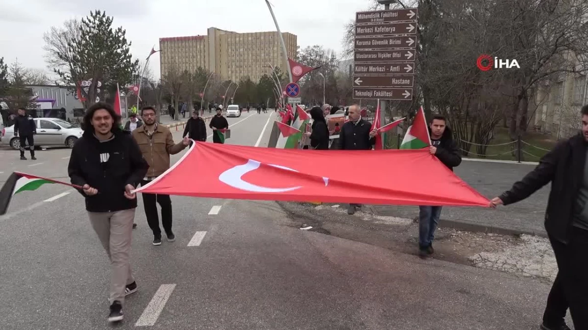 Sivas\'ta üniversite öğrencileri Filistin için yürüdü