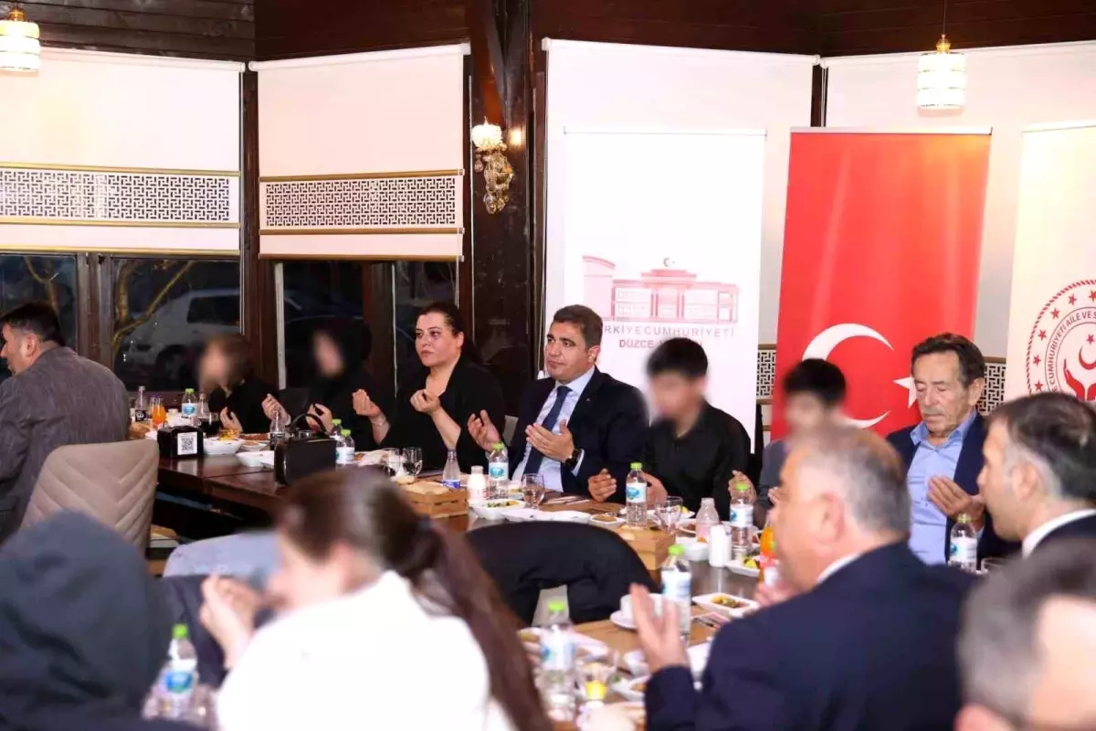 Düzce Valisi Selçuk Aslan, devletimizin sevgisine emanet edilen çocuklarla iftar yaptı