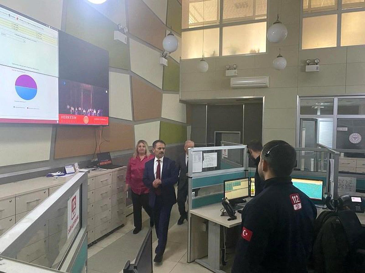 Çanakkale Valisi İlhami Aktaş, 112 Acil Çağrı Merkezini ziyaret etti