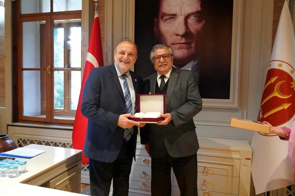 İyi Parti Genel Başkan Yardımcısı Oktay Vural Bilecik Belediye Başkanı Mustafa Sadık Kaya\'yı ziyaret etti