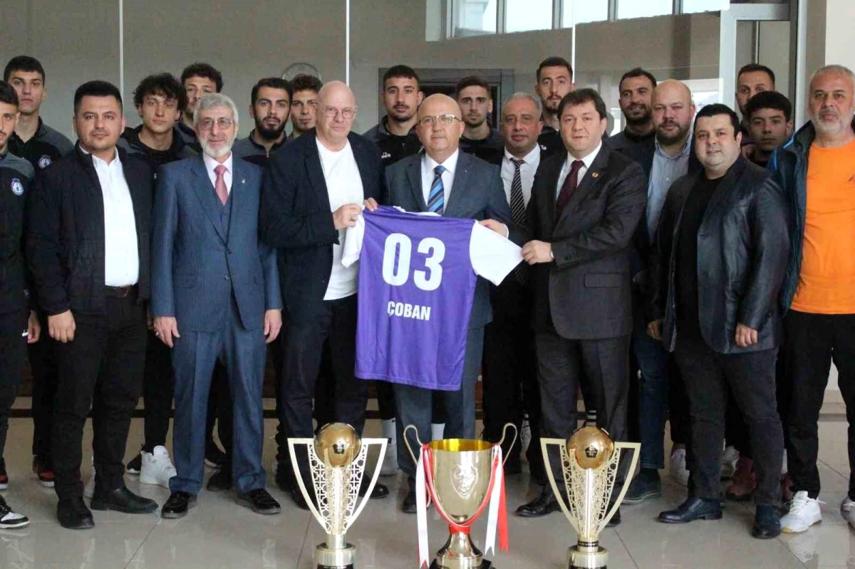 Afyonspor Kulübü, İl Genel Meclisi Başkanı Burhanettin Çoban\'a Vefa Ziyareti Gerçekleştirdi