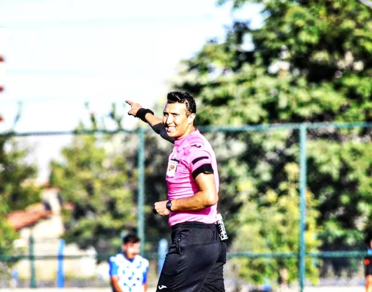 Kayseri\'nin önemli futbol hakemlerinden Alim Kandemir faal futbol hakemliğini bıraktı