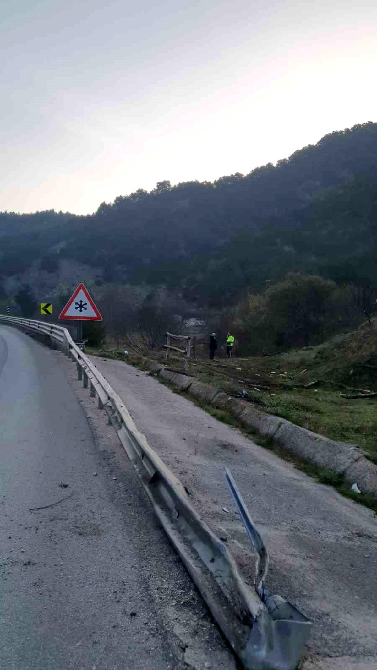 Amasya\'da kontrolden çıkan otomobil şarampole uçtu, alkollü sürücü yaralandı