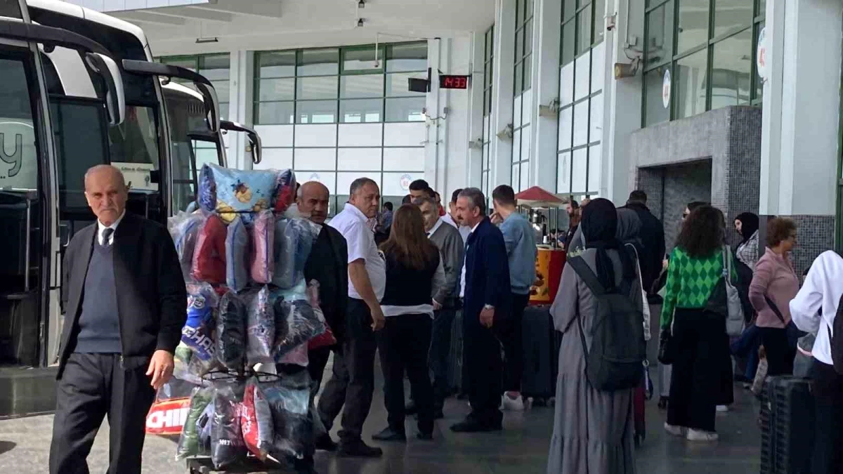 Ankara\'da Seçim Yoğunluğu: Otobüs Terminali\'nde Yoğunluk Oluştu