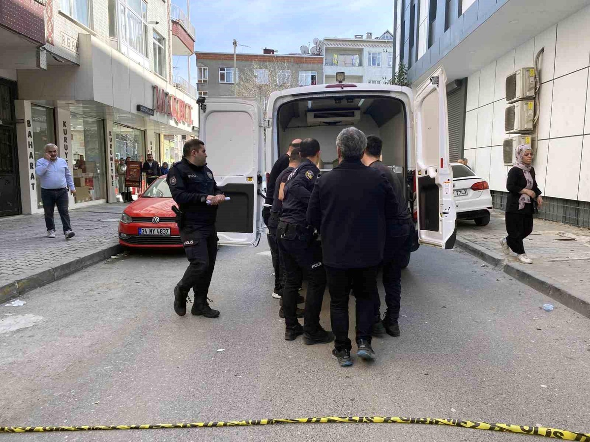 Bağcılar\'da Özel Güvenlik Görevlisi Sevgilisini Öldürdü