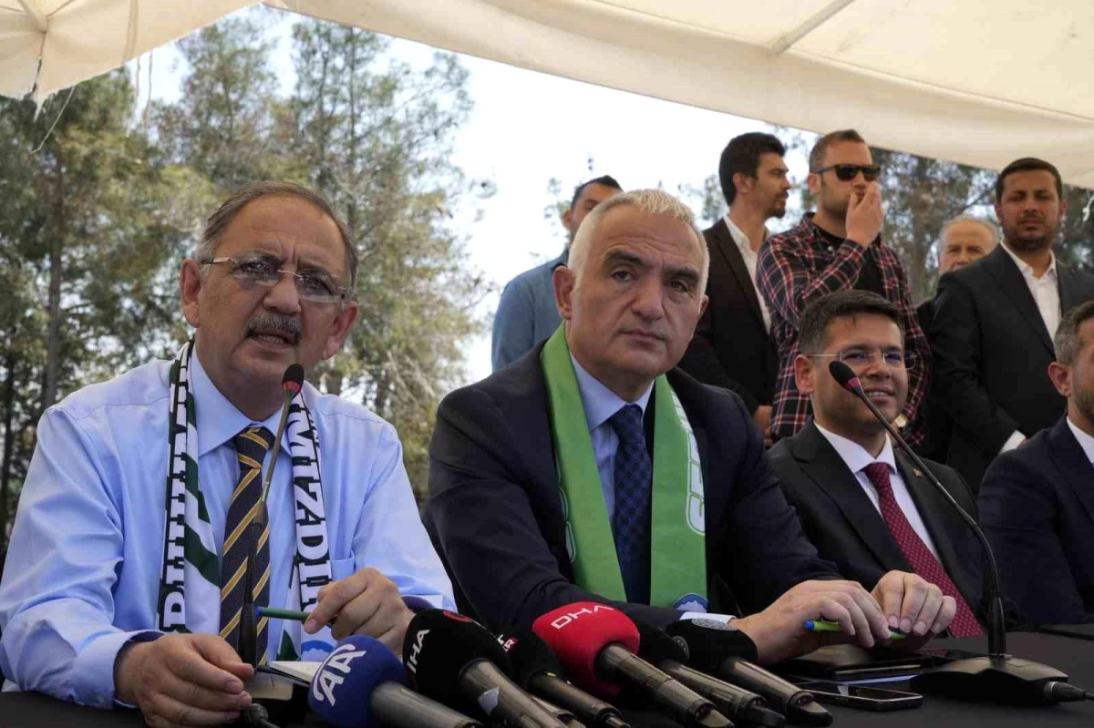Çevre Şehircilik ve İklim Değişikliği Bakanı Mehmet Özhaseki, Antalya\'da tapu sorununu çözeceklerini açıkladı