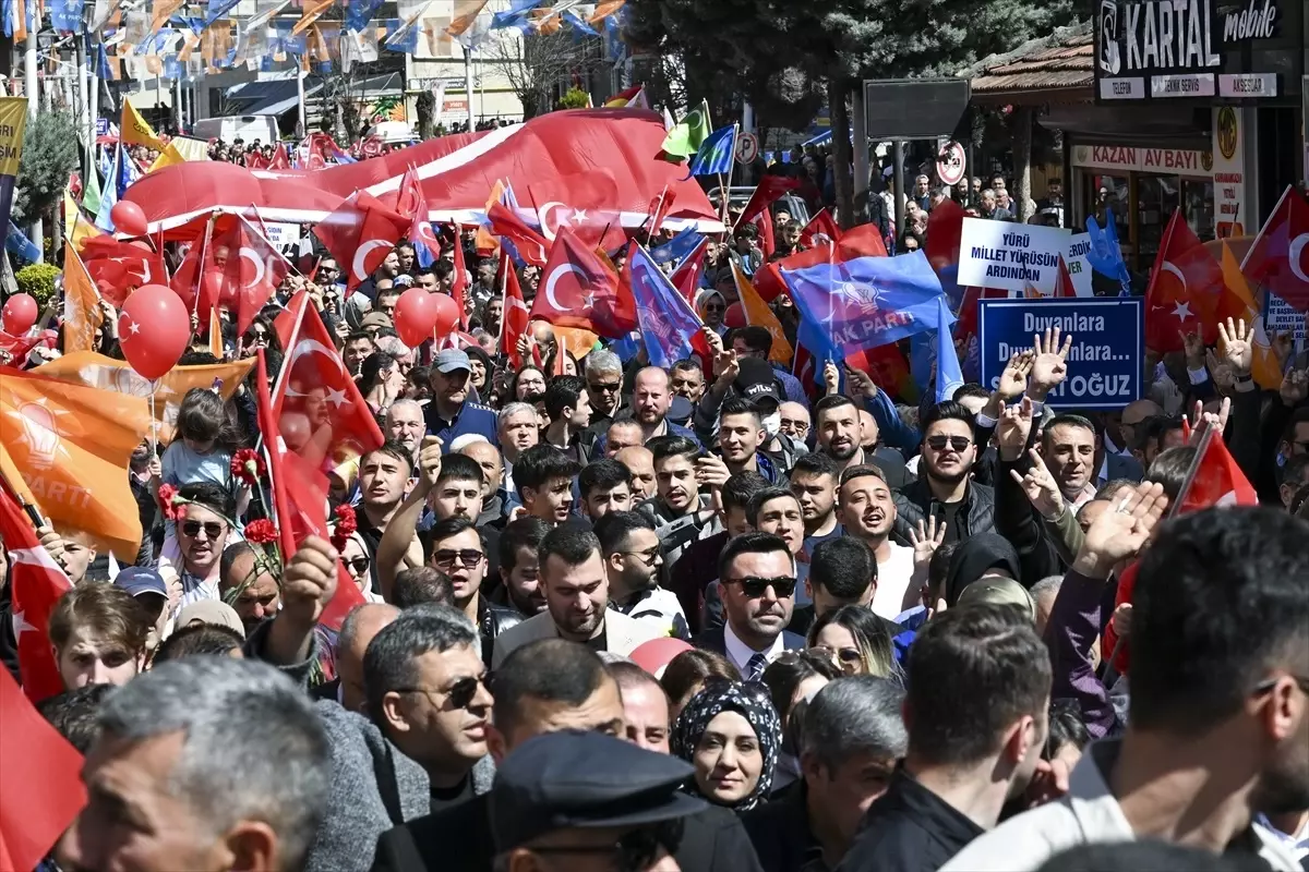 Milli Eğitim Bakanı Yusuf Tekin, Kahramankazan\'da Sevgi Yürüyüşüne Katıldı