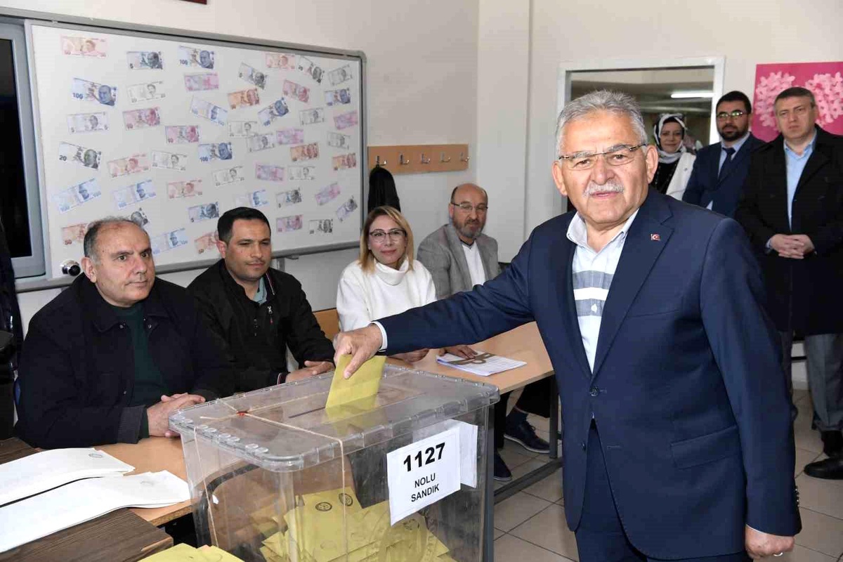 Kayseri Büyükşehir Belediye Başkanı Dr. Memduh Büyükkılıç, Kayserililere Sandığa Gitmeleri Çağrısında Bulundu