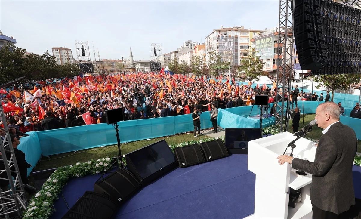 Erdoğan: İstanbul\'un ihtiyacı tatil değil, delege avı peşinde koşmak değil