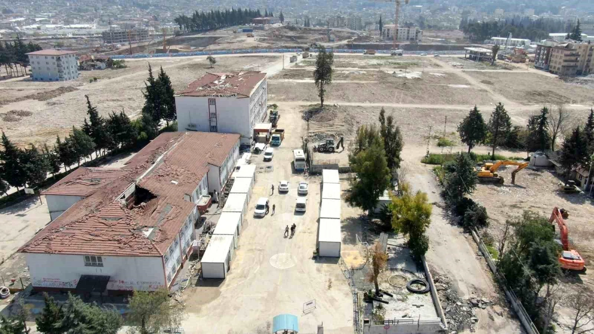 Depremin vurduğu Hatay\'da afetzede vatandaşlar için 96 konteyner seçim alanı kuruldu