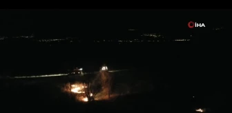 Erzincan'da örtü yangını geceyi aydınlattı