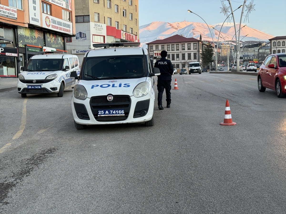 Erzurum\'da kavga edenleri ayırmak isterken silahla vurulan kişi tedavi altına alındı