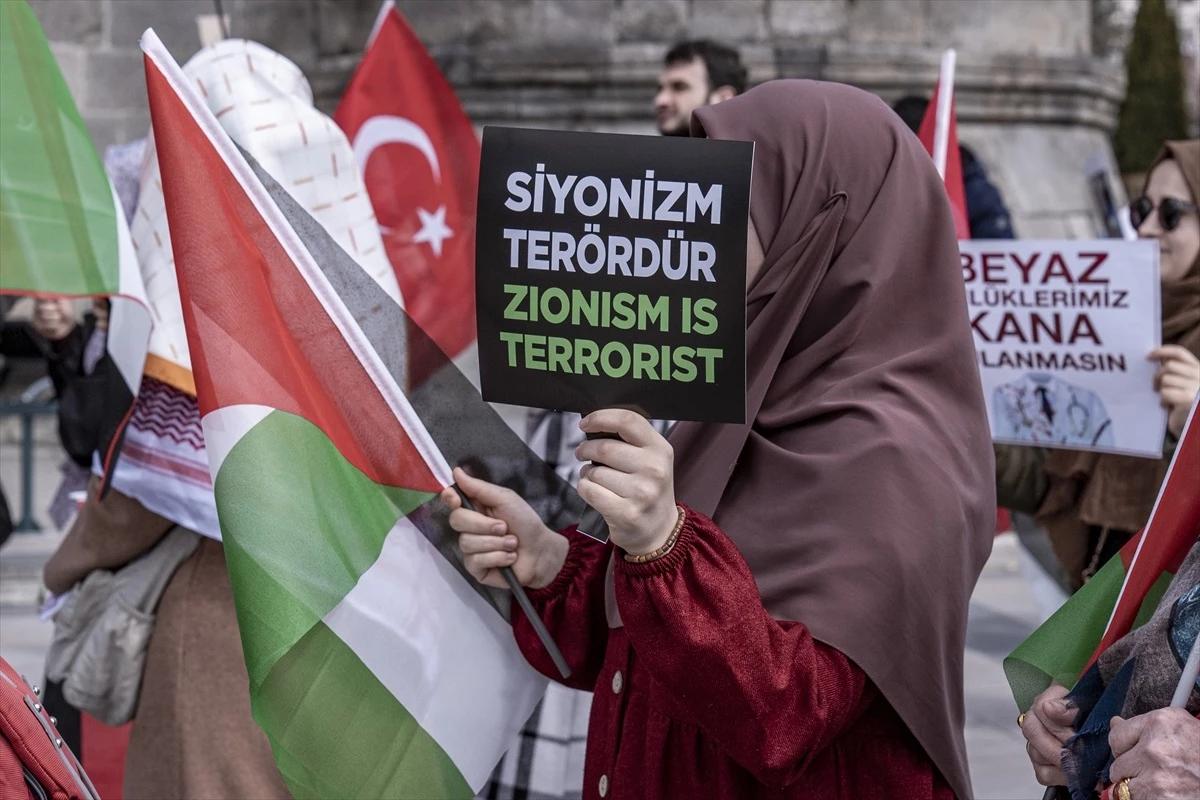 Erzurum\'da sağlık çalışanları İsrail\'in saldırılarını protesto etti