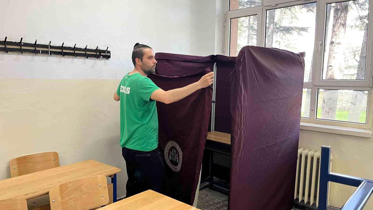Eskişehir\'de Mahalli İdareler Genel Seçimleri İçin Sandık Kurulumu Başladı