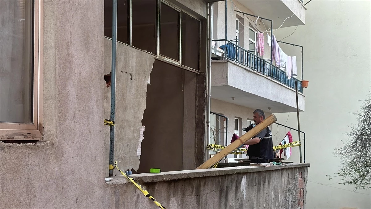 Evdeki tadilat sırasında üzerine duvar yıkılan çocuk hayatını kaybetti