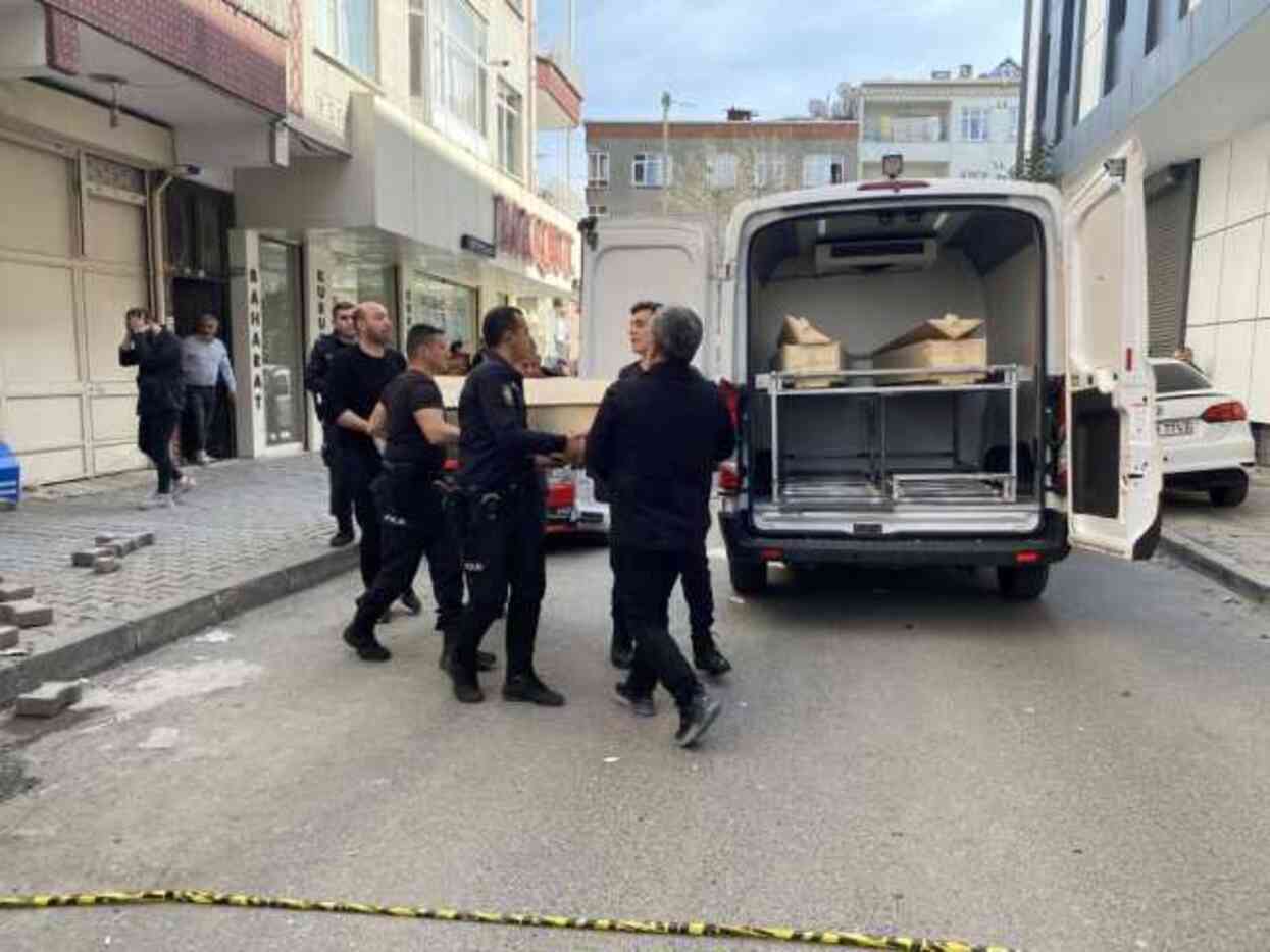 Güvenlik görevlisi adam, ayrılmak isteyen sevgilisini öldürdü Güvenlik görevlisi adam, ayrılmak isteyen sevgilisini öldürdü