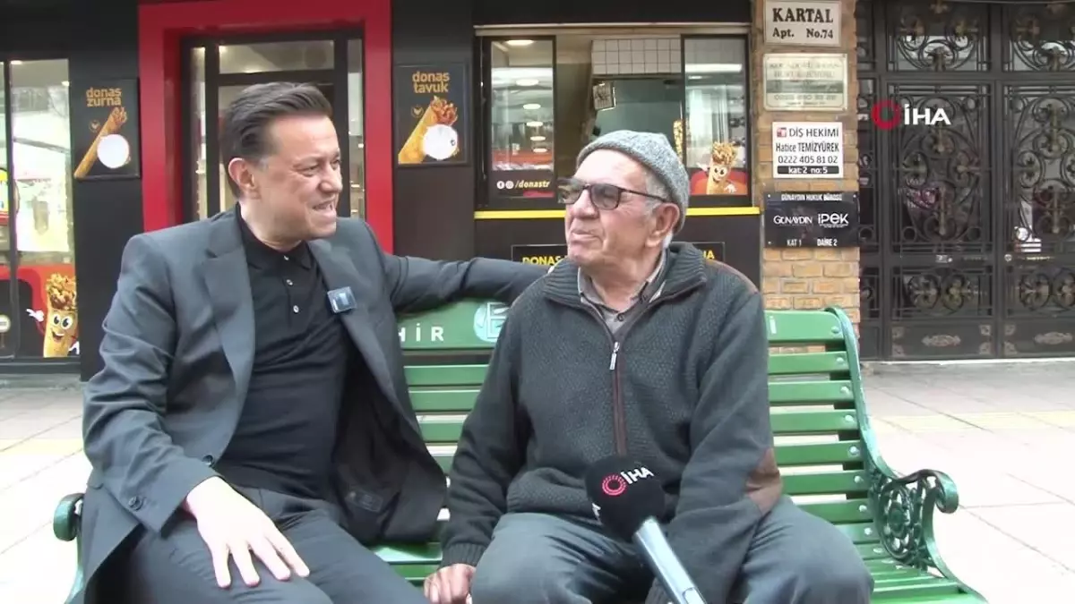 Hatipoğlu, linç edilen Sezai Menkiz\'in elini öptü