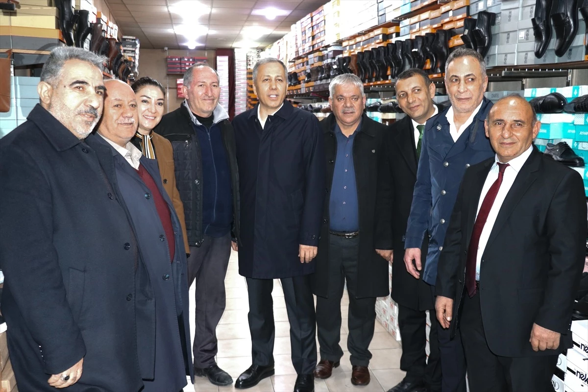 İçişleri Bakanı Ali Yerlikaya, Ağrı\'da esnaf ziyaretinde bulundu