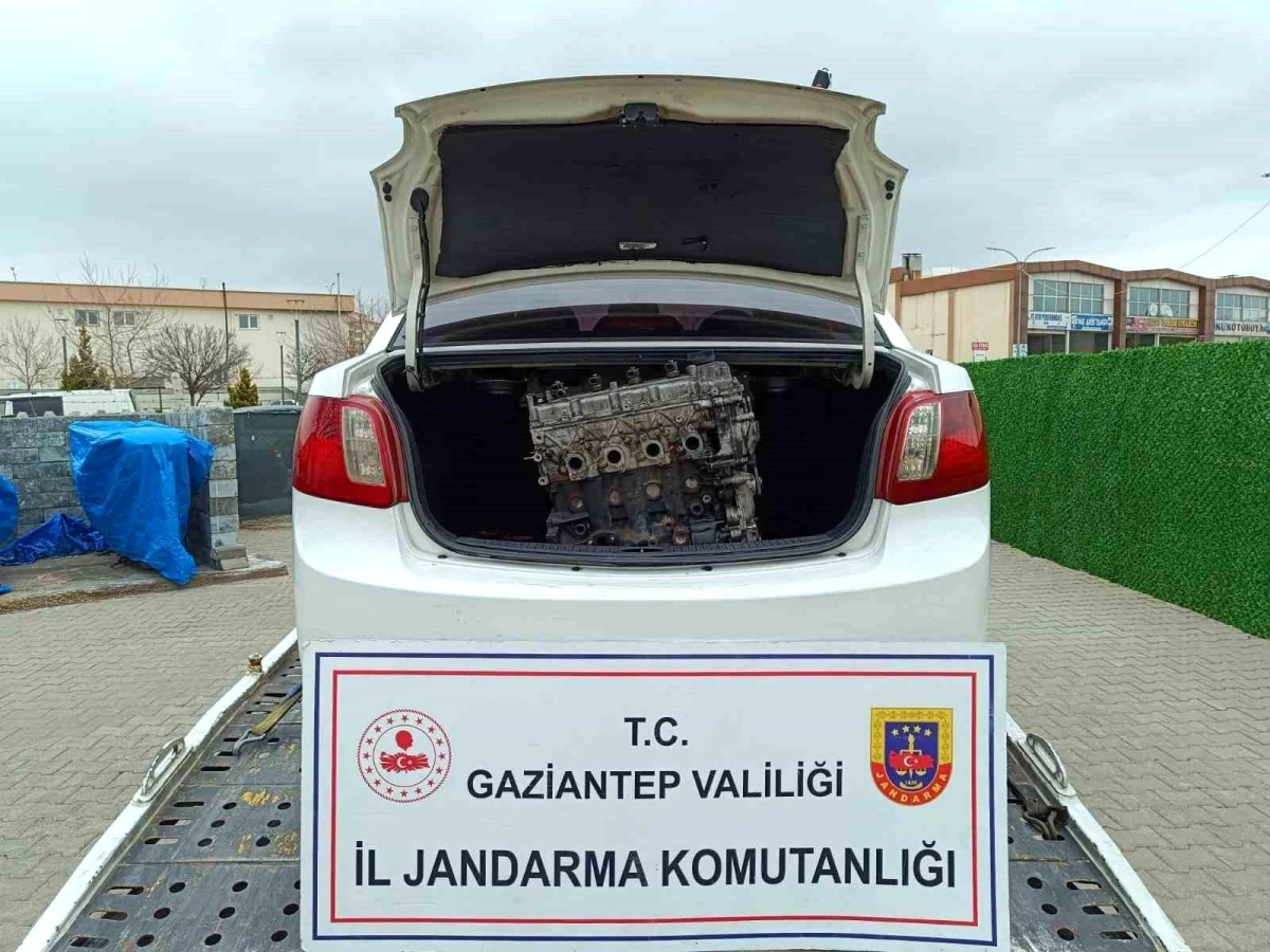 Gaziantep\'te Çalıntı Araç Motoru Satışı Yapan Şüpheliler Yakalandı