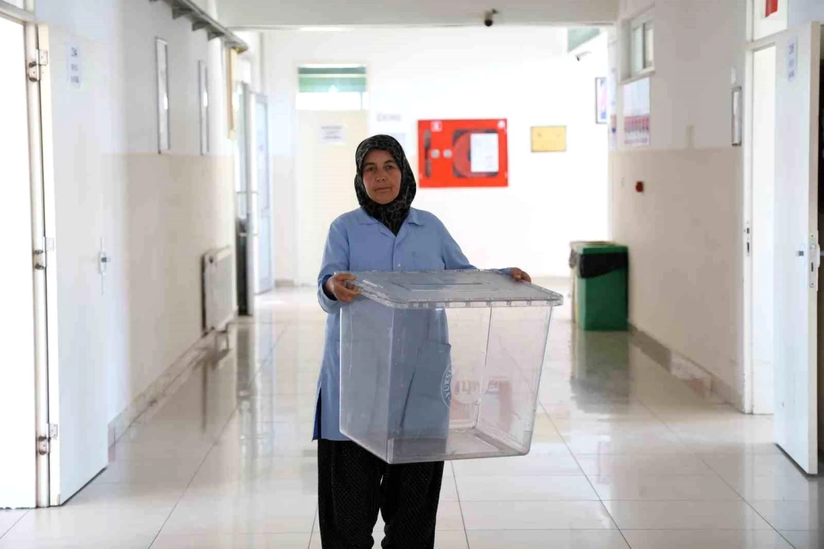 Kahramanmaraş\'ta Mahalleli İdareler Genel Seçimleri Öncesi Sandıklar Kuruldu