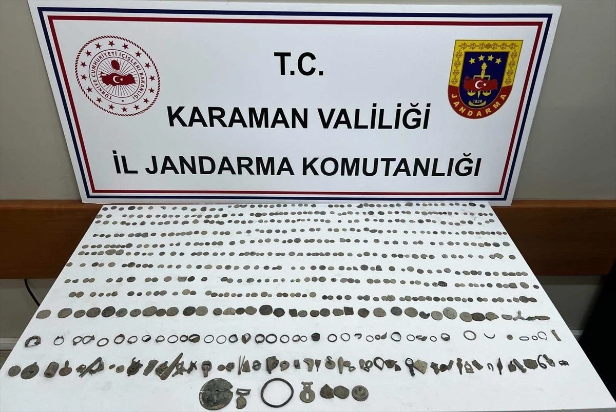 Karaman\'da Aranan 11 Kişi Yakalandı, Tarihi Eserler Ele Geçirildi