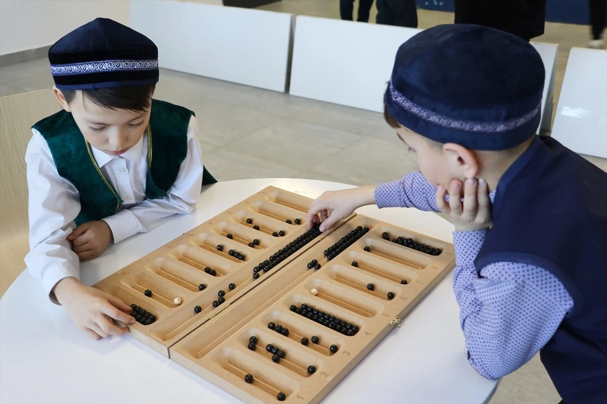 Kazakistan\'da Mangala Oyunu Çocuklar Arasında Yoğun İlgi Görüyor