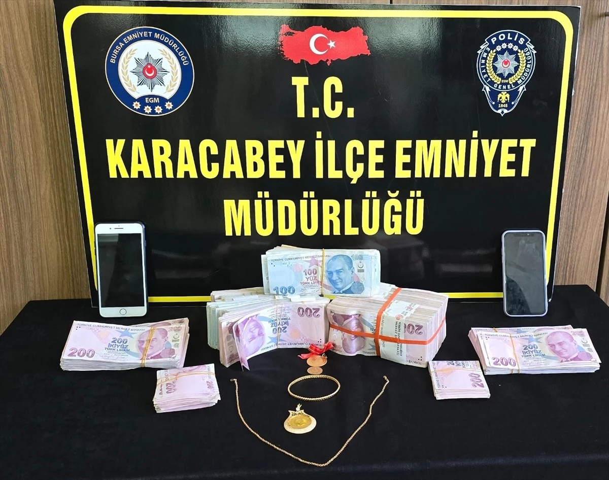 Bandırma\'da Kadına Polis Süsü Verip 400 Bin Lira ve Ziynet Eşyalarını Çalan Zanlılar Yakalandı