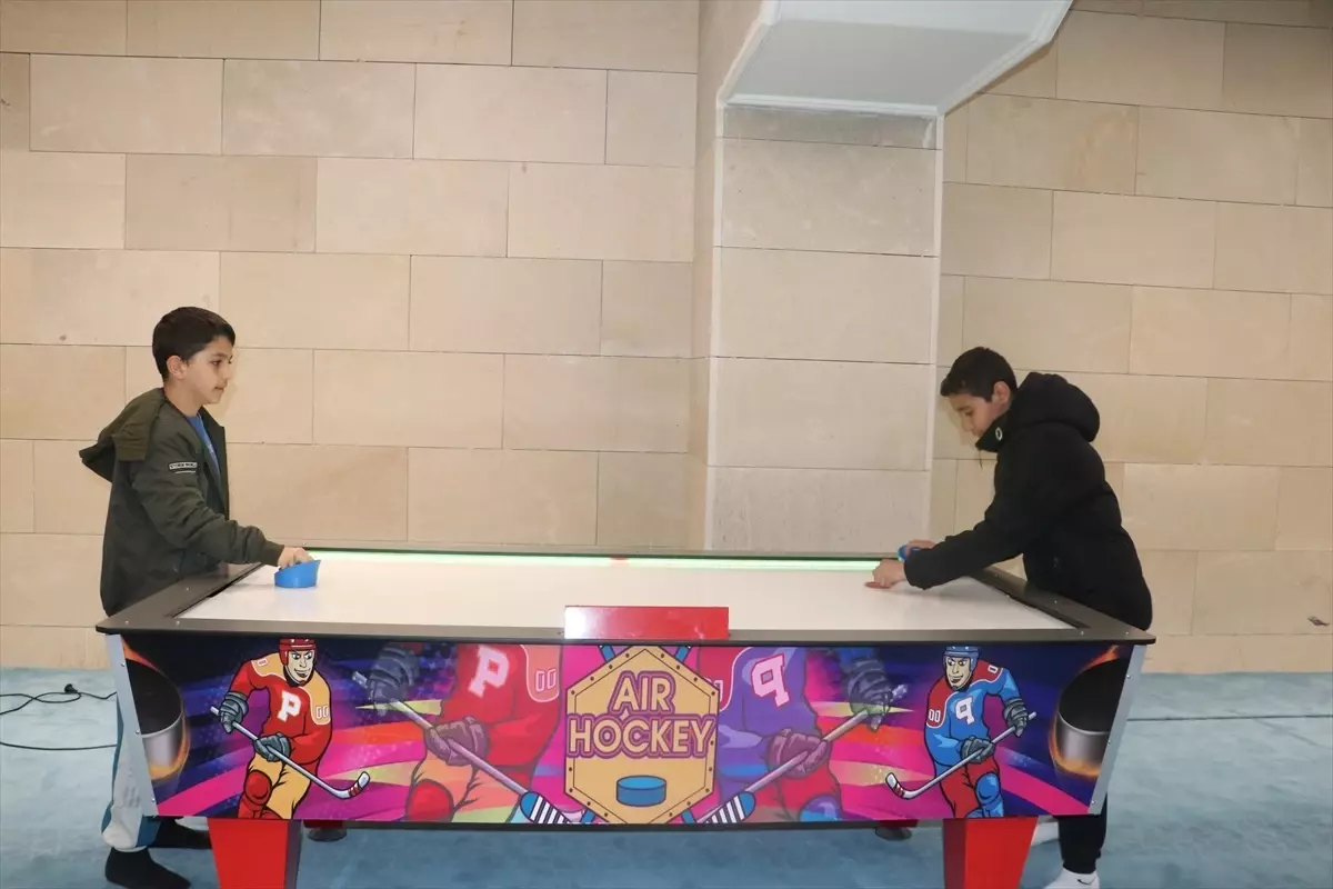 Gaziantep\'te Şahinbey Millet Camisi ve Külliyesi\'nde çocuklar spor aktiviteleriyle eğlenceli vakit geçiriyor