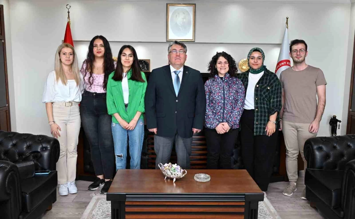 ZBEÜ Rektörü Prof. Dr. İsmail Hakkı Özölçer, Biyoloji Öğrenci Topluluğu ile Buluştu