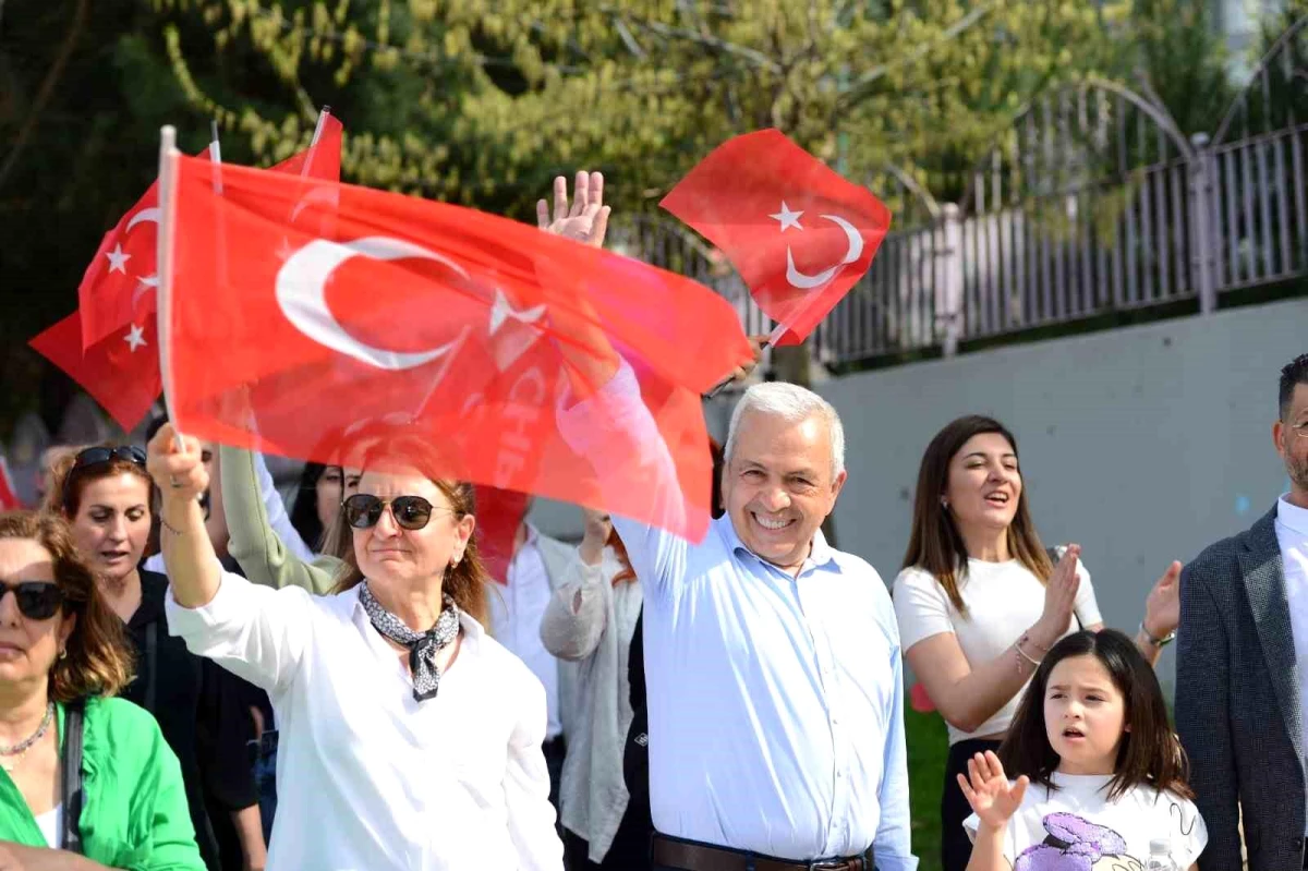 Nilüfer Belediye Başkan Adayı Şadi Özdemir, FSM\'de halkı selamladı
