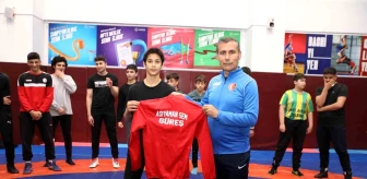 Gençlik ve Spor Bakanlığı, Güreş Sporcularına Malzeme Desteği Sağladı