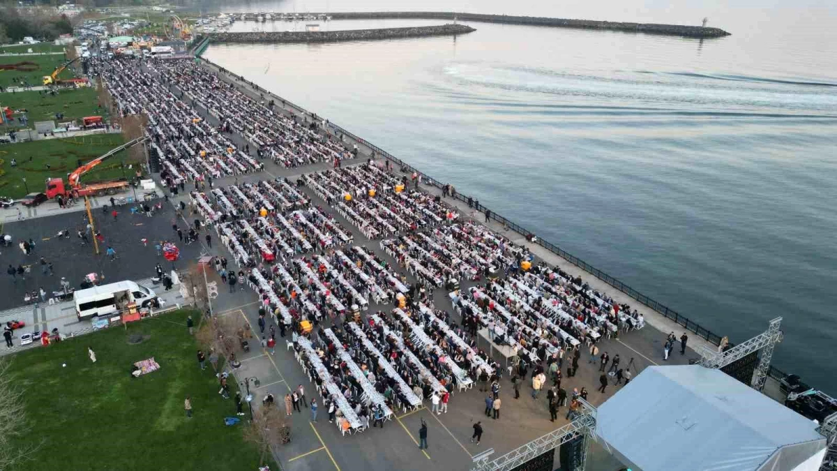 Süleymanpaşa Belediyesi tarafından Marmara Denizi manzaralı dev iftar sofrası düzenlendi