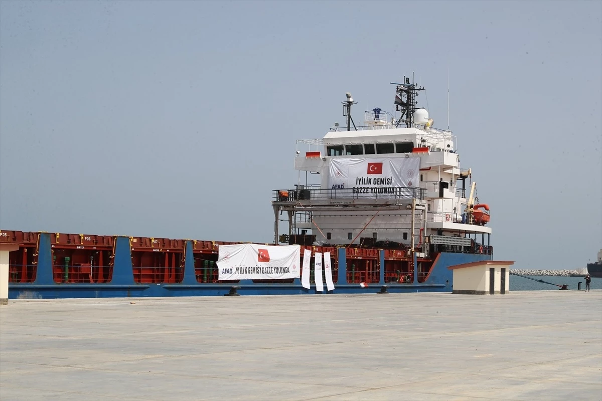 Türkiye\'nin 8. insani yardım gemisi Mısır\'a ulaştı