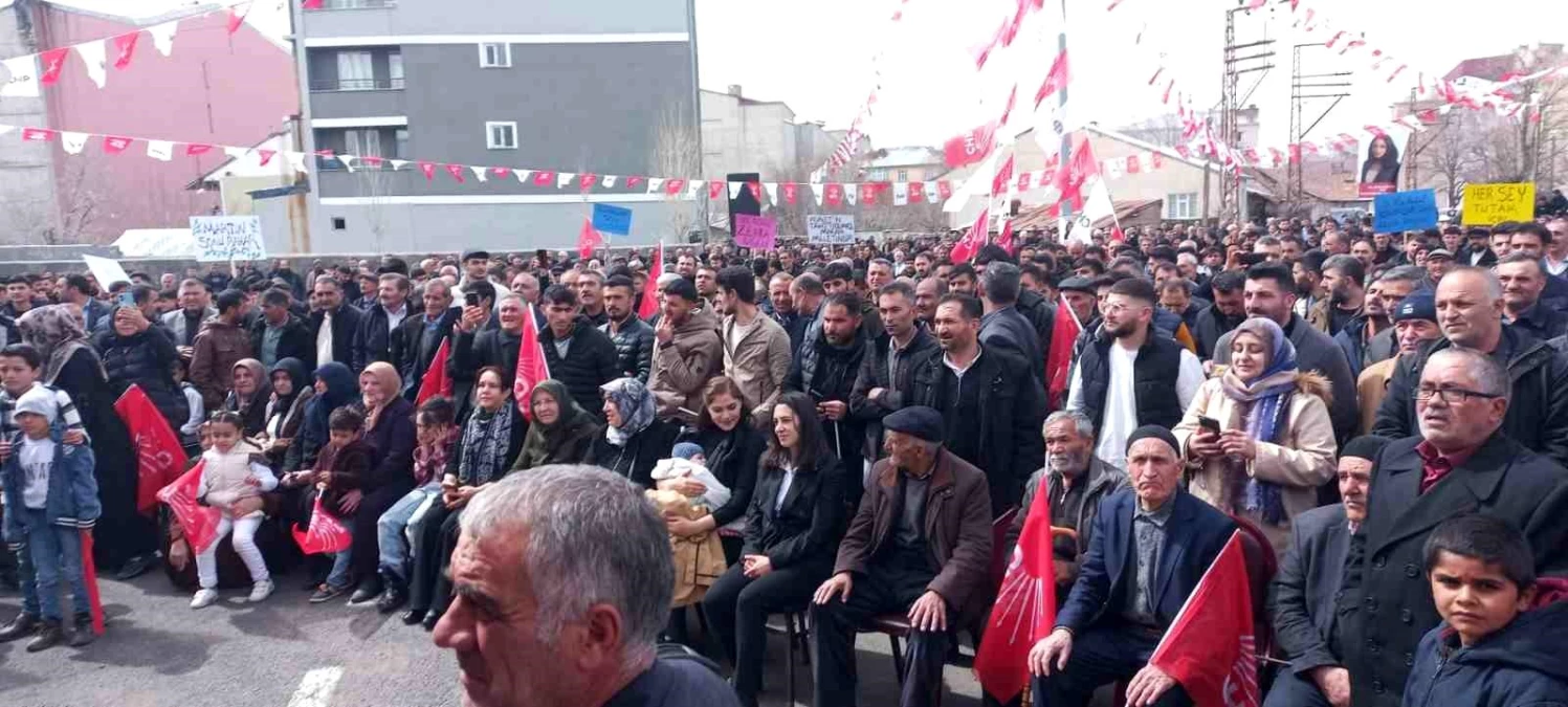 CHP\'nin Tutak Belediye Başkan adayı Zehra Öztürk partililerle buluştu
